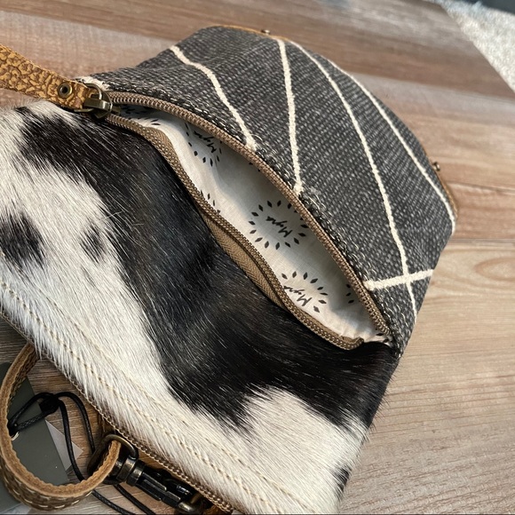 Myra Bag Style small crossbody purse upcycled - Picture 6 of 7